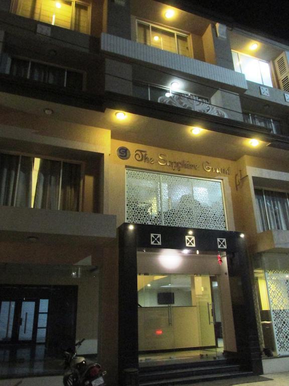 The Sapphire Grand Hotel Váránaszi Kültér fotó