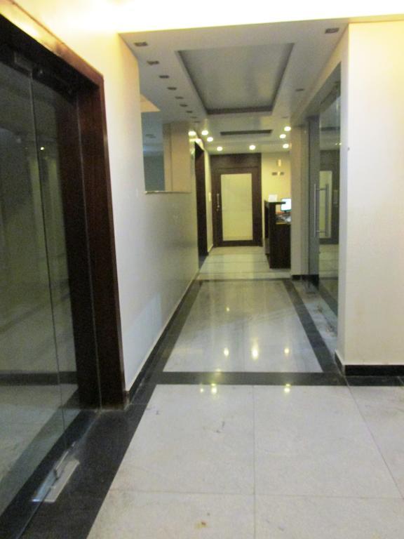 The Sapphire Grand Hotel Váránaszi Kültér fotó