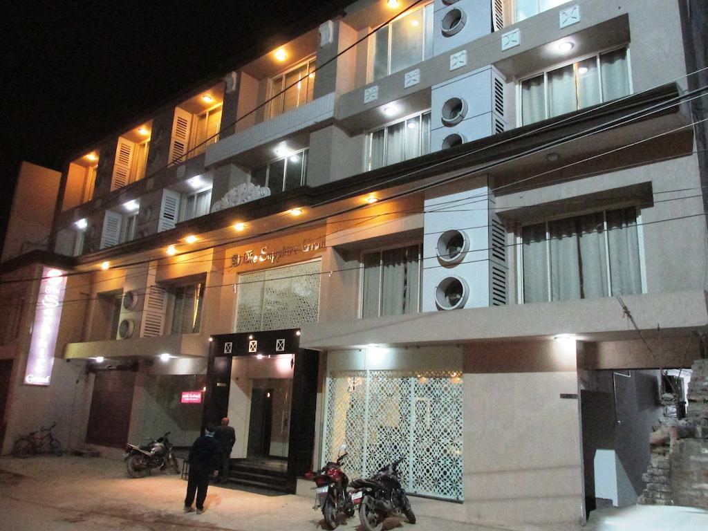 The Sapphire Grand Hotel Váránaszi Kültér fotó